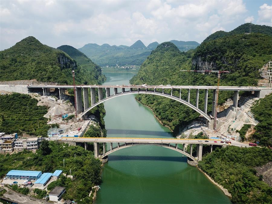 【夜郎湖特大桥】国内首座单箱单室悬臂浇筑混凝土拱桥于贵州开通 - 